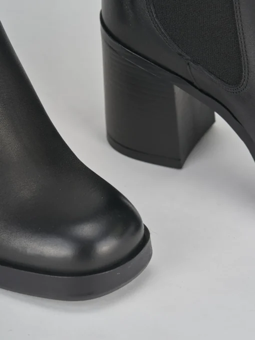 Stivaletto tacco 8cm nero pelle