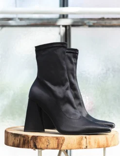 Stivaletto tacco 9cm nero tessuto