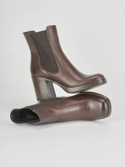 Stivaletto tacco 8cm testa pelle