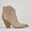 Stivaletto texano tacco 7 cm beige camoscio