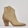 Stivaletto texano tacco 7 cm beige camoscio
