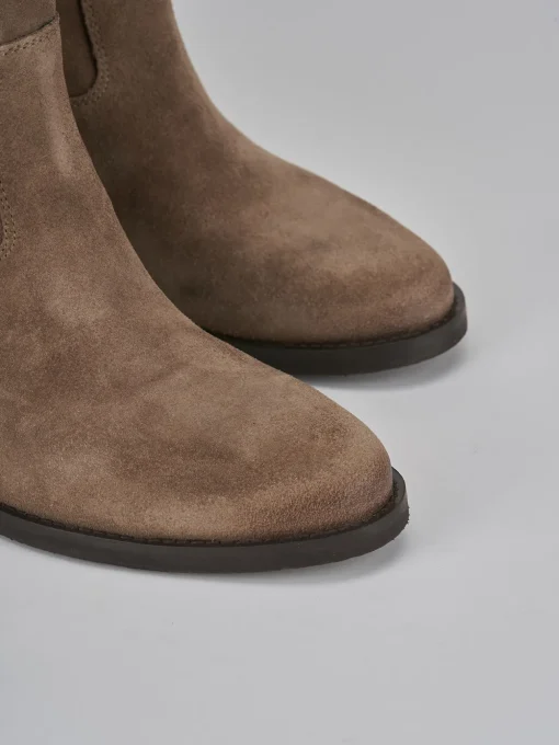 Stivali tacco 2cm camoscio beige
