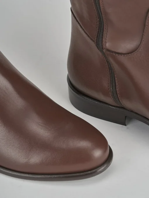 Stivali tacco 2cm pelle marrone