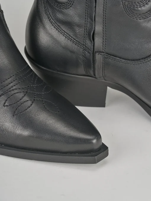 Stivali tacco 3cm pelle nero