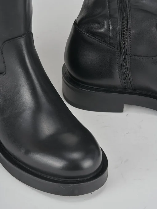 Stivali tacco 2cm pelle nero
