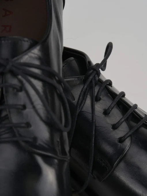 Stringata derby nero pelle