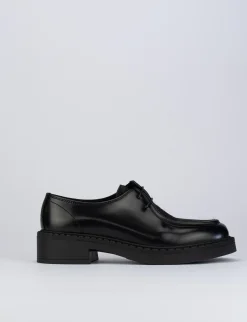 Stringata tacco 2 cm nero pelle