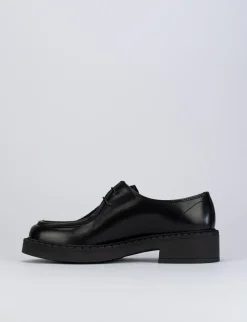 Stringata tacco 2 cm nero pelle