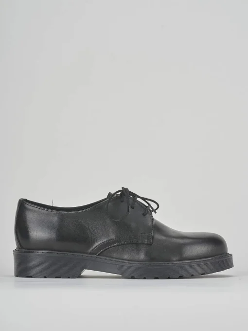 Stringata tacco 2 cm nero pelle