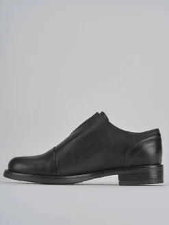 Stringata tacco 2 cm nero pelle