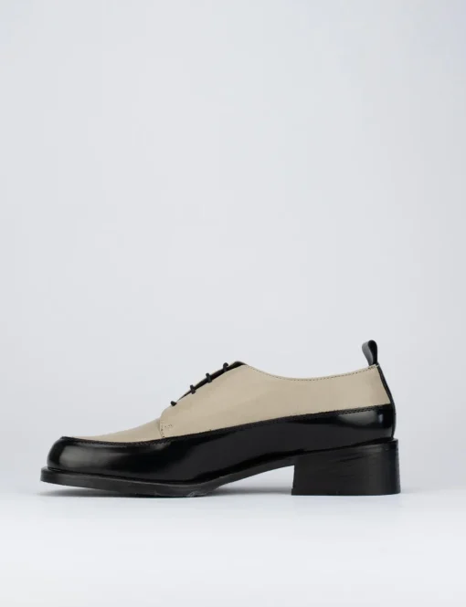 Stringata tacco 2 cm nero pelle