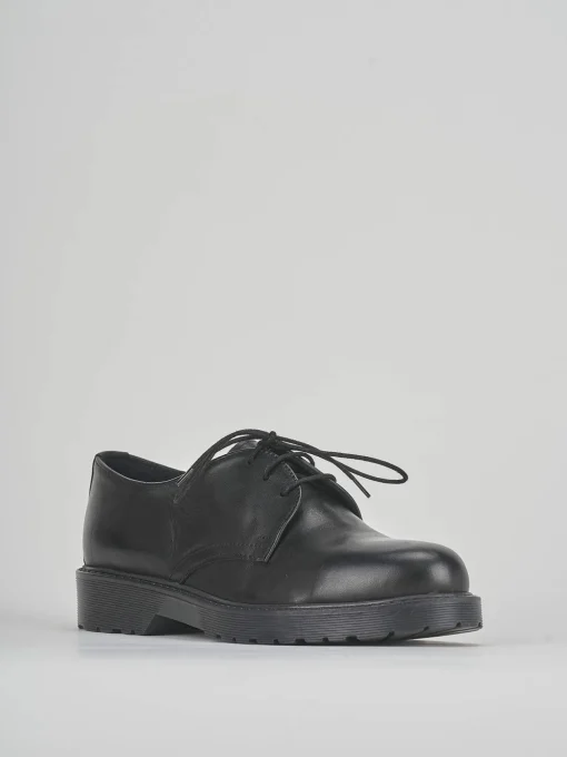 Stringata tacco 2 cm nero pelle