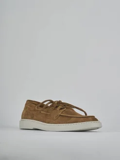 Stringate camoscio marrone