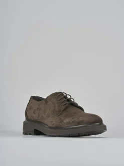 Stringate camoscio testa