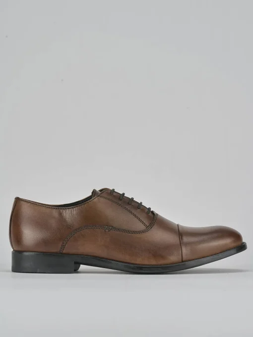 Stringate pelle marrone