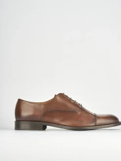 Stringate pelle marrone