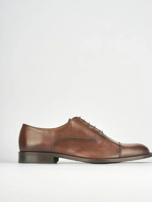 Stringate pelle marrone