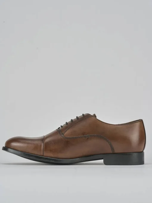 Stringate pelle marrone
