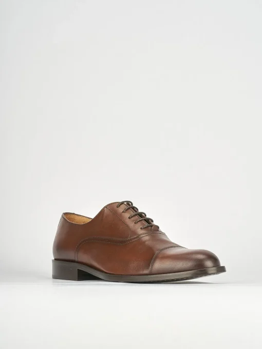 Stringate pelle marrone
