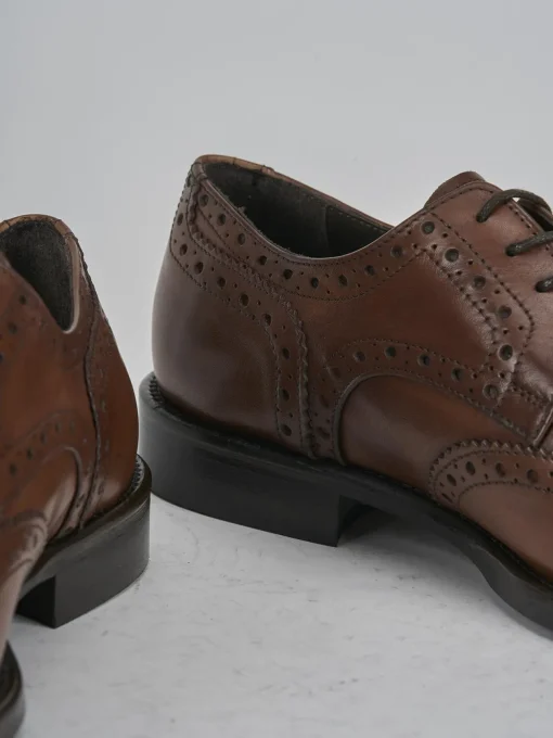 Stringate pelle marrone