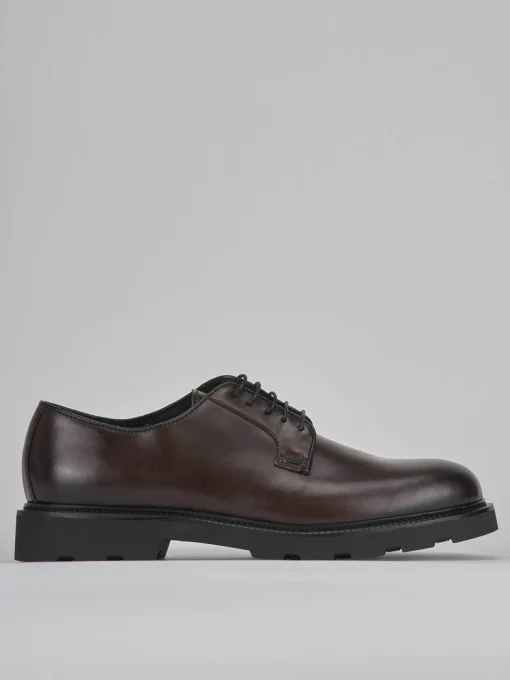Stringate pelle testa