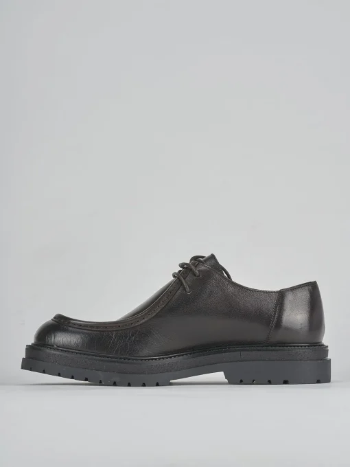 Stringate pelle testa