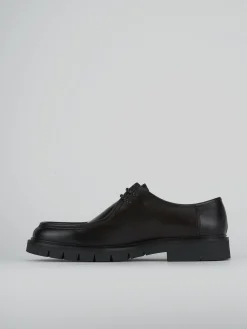 Stringate pelle testa