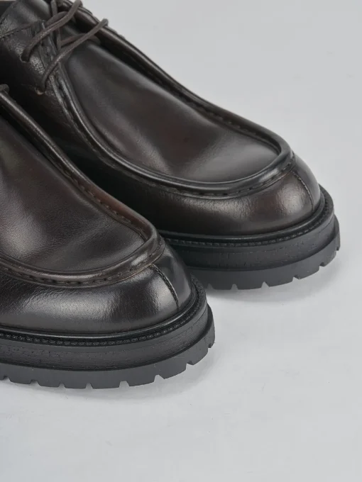 Stringate pelle testa