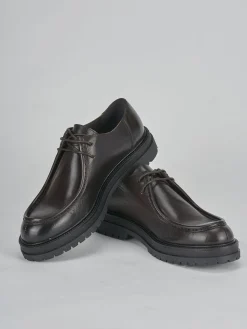 Stringate pelle testa